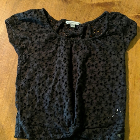 Super cute short AE eyelit shirt - Picture 2 of 4